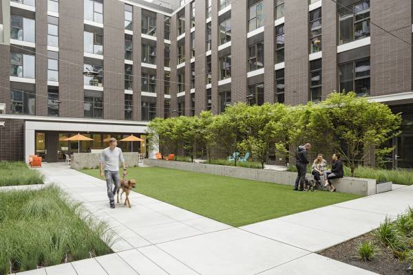 $1,402 / 1br - 692ft2 - Velomor 1 bedroom Available Now!! (NE Portland, Lloyd District)63956926687362122