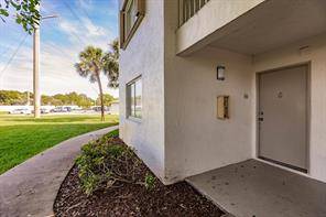 $1,800 / 2br - FAST APPROVAL.. NO ASSOCIATION.. UPDATED CONDO...GATED (TAMARAC)63983675651459120