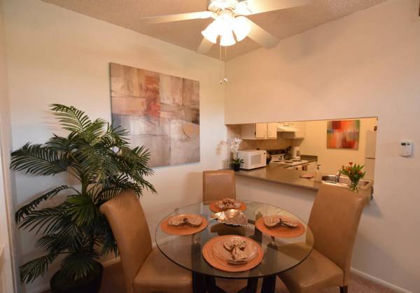 $1,235 / 1br - 830ft2 - ¡Hermoso departamento de 1 habitación/1 baño con balcón! (Creeks of River Ridge)63791993623683124