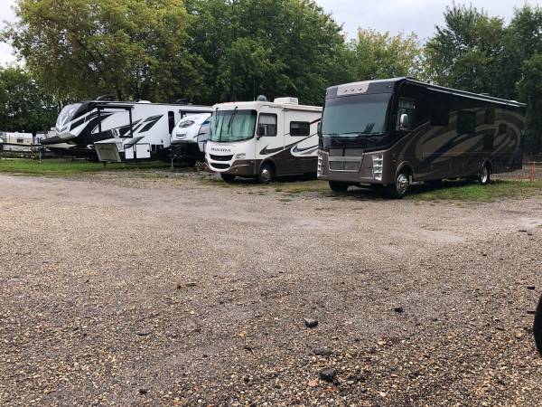 $75 / 8000ft2 - Patio para estacionamiento (Crystal lake)63918412711811120