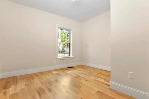 $1,200 / 4br - 1300ft2 - EAST BOSTON - PRIVATE BEDROOM/BATH - $120063620245269633123
