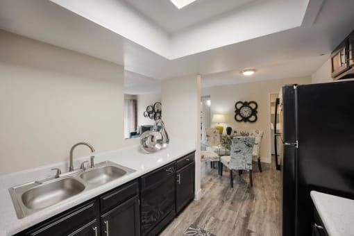 $1,495 / 2br - 970ft2 - Alfombra, Se Aceptan Informes Portátiles de Selección, Alquiler Flexible (2880 Woodland Hills Dr, Colorado Springs, CO)63658213134977124