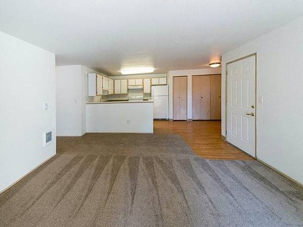 $1,599 / 2br - 893ft2 - Washer / Dryers In Every Unit, Abundant Shopping, Dining Close63820763351297122