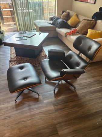 Eames Lounge Chair Imposter 1