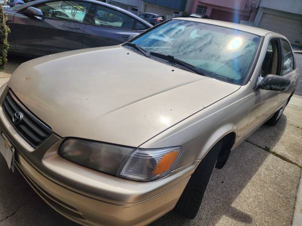 2000 Toyota Camry LE 1