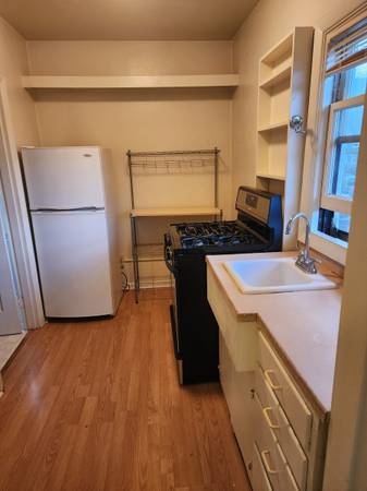 $1,075 / 250ft2 - Estudio encantador cerca de Lloyd Center - ¡Servicios incluidos! (Sulivan's Gulch)63956923544450123