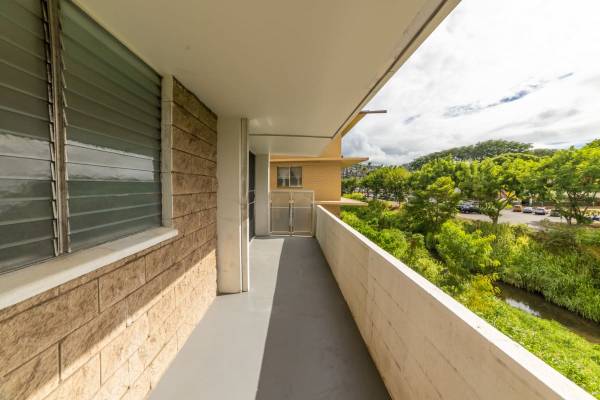 $1,952 / 1br - 420ft2 - Quiet, Clean and Peaceful. Very Nice Renovated efficiency (2751 Kapiolani Blvd, Honolulu, HI)63939399085955120
