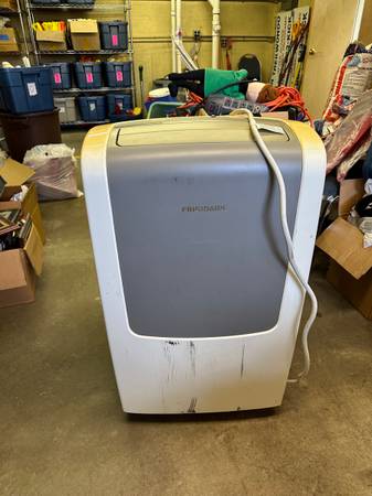 Floor Air Conditioner - Frigidaire 1