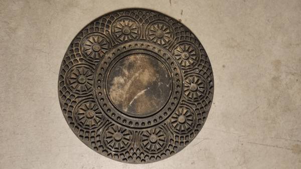 2 heavy-duty round rubber mats for planters 1