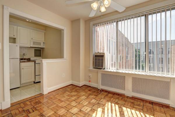$1,775 / 1br - 450ft2 - Cocina Abierta, Administración en el Sitio, Techos Altos (1660 Lanier Place Northwest, Washington, DC)63822292221571124