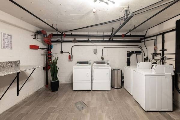 $1,895 / 1br - Ceiling fan, Los Angeles CA, 1/bd (14417 Tiara St, Los Angeles, CA)63857622835073123