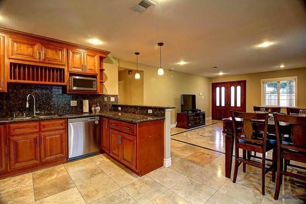 $1575.00 / 1br - 400ft2 - Master bedroom with private bath.64017516252419122