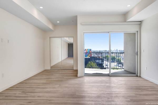 $2,150 / 449ft2 - Pisos con Estilo de Madera * Balcón/Patio * Estudio Nuevo en West Adams (West Adams)63953220980227121