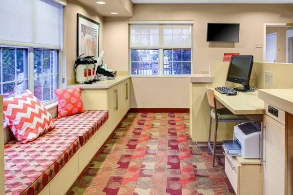 $1,599 / 1br - Act Fast! Limited Availability - No Lease, No Deposit (9369 Waterstone Blvd, Cincinnati, OH)63974472117763124