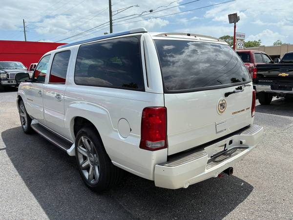 2004 Cadillac Escalade ESV 6.0L Vortec AWD - $7,990 (1907 Cassat Ave)63612053159811123