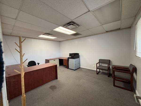 Spacious and Private Offices for rent - **IDEAL LOCATION** 1
