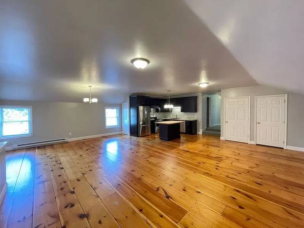 $1,300 / 2br - 2-bedroom, 1-bathroom apartment nestled in the heart of Derry (Derry)63656196104323121