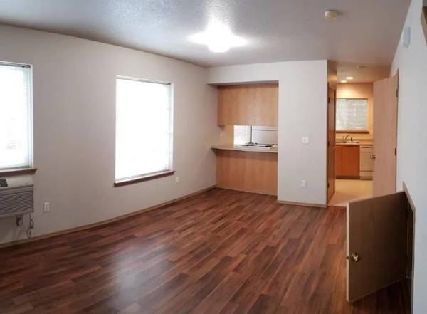 $1,550 / 2br - Caminata/ciclismo en el Parque Natural Powell Butte - Dos dormitorios en zona popular (Este de Portland)63841707173123121