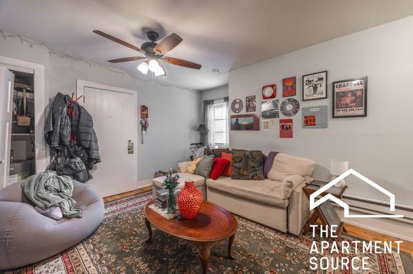 $2,350 / 2br - Renovated Lakeview 2-Bedroom | Steps to Entertainment & Convenience (Lakeview East)63959879766530123