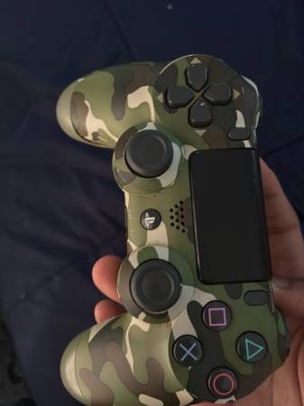 Used Ps4 controller and a speaker (if you want it its plus 10) 1