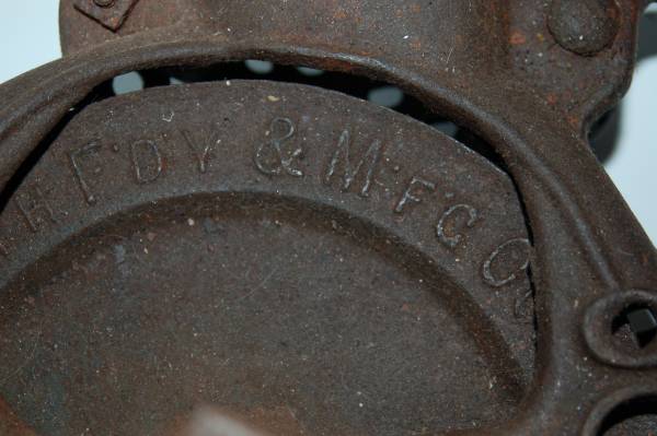 Antique Primitive R&H Root & Heath Corn Sheller - $50 (Milton)62918312457603123