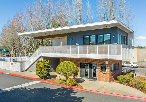 $1,695 / 2br - 995ft2 - Sparkling Swimming Pool, Pet Friendly, Breakfast Bar (Portland)63672512321539122