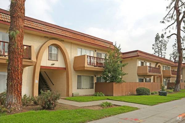 $1,095 / 1br - Los Arbolitos Apartments , Move In Special ! (Fresno)63798509634305121