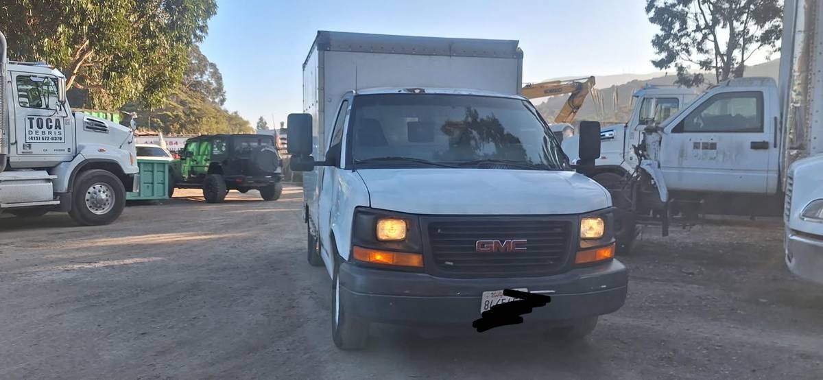 2009 gmc box truck 2,500 o.b.o