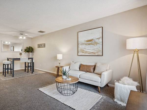 $1,470 / 2br - 960ft2 - Move In THIS WEEK! ** Pets Welcome ** (NE Cedar Rapids)63942847269122121