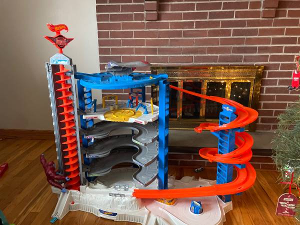 Hot Wheels Super Ultimate Garage 1
