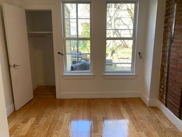 $3,805 / 2br - Limpio, dúplex súper espacioso en Williamsburg | Lavandería, patio. (Williamsburg@ Montrose L)63689844425345124