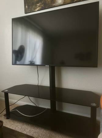 Samsung UHD TV 50” 7 Series NU7100 with stand - $250 (San Diego)63471474632835121