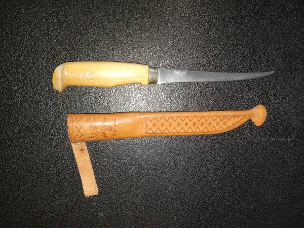 Cuchillo para filetear con funda de cuero - $5 (Rapid City)