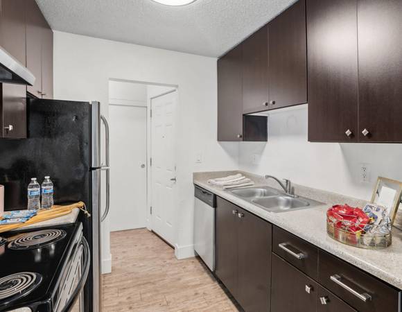 $1,495 / 2br - 1/2 MTH FREE + Gateway District Living - Entertain by the Pool (Halsey & I-84)63956353905922121