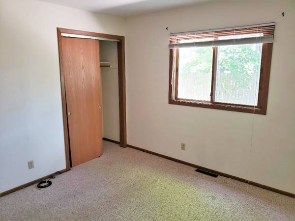$1200.00 / 2br - 2 Bedroom Elkhorn Apt - Move In November 1st, 202563846720144385123
