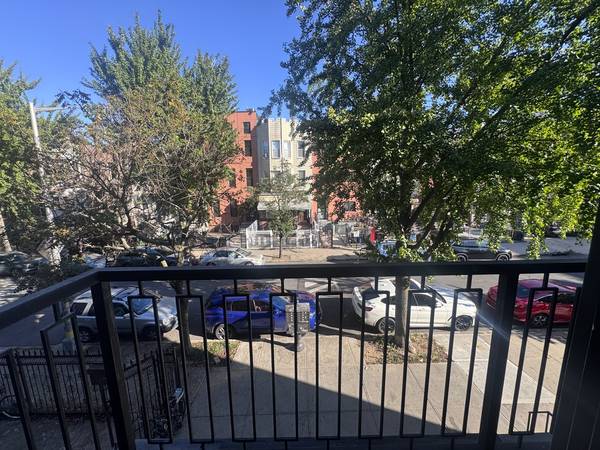 $3,200 / 2br - 🔥 IMPRESIONANTE 🔥 2 HABITACIONES 1 BAÑO 🌟 CON BALCÓN PRIVADO 🌳 MUCHO ESPACIO 🏡 (Bushwick)63945498385795123