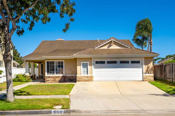 $874,900 / 4br - 2021ft2 - Single Story Oxnard Home | No HOA, Near Beaches & Harbor! (Oxnard)63736241672321120
