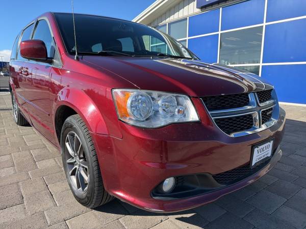 2017 Dodge Grand Caravan Mini Van SXT Passenger Van 1