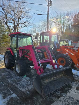 #CS1258 2013 Mahindra 6010HC Tractor with Cab & Loader 1