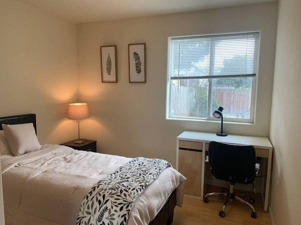 Currently available - Furnished private room for rent! 1