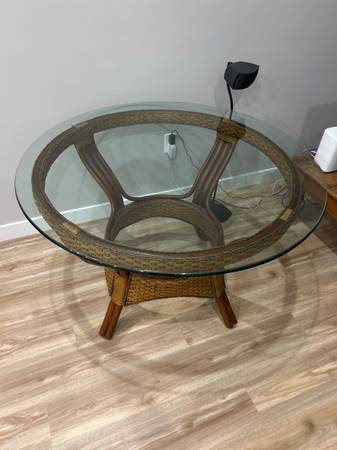 Pier1 glass table and 4 chairs 1