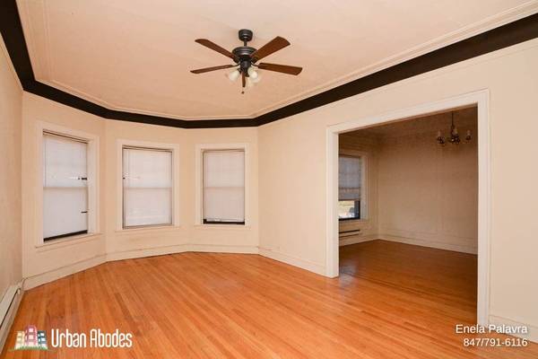 Illustrious 2 Bedroom, 1 Bath in Evanston, Available: Now 1