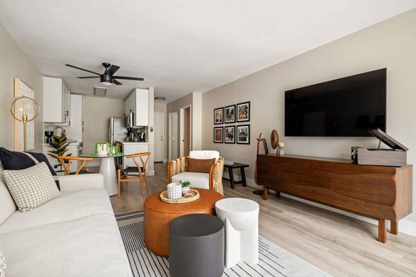 $2,045 / 450ft2 - Dance / Pilates Room, On-Site Resident Storage, Refrigerator (Hollywood)63857624780035122