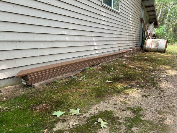 Composite Decking Brown (Rhinelander) 1