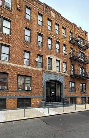 $1,899 / 1br - 🌟 Spacious 1BR w/ Hardwood Floors & Ample Natural Light63689752423555124