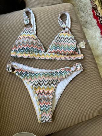 NWT - CUPSHE Chevron V-Neck Triangle Top & O-Ring Hipster Bikini Set 1