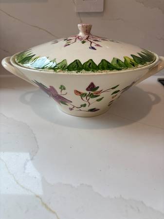 Floral bowl with lid 1