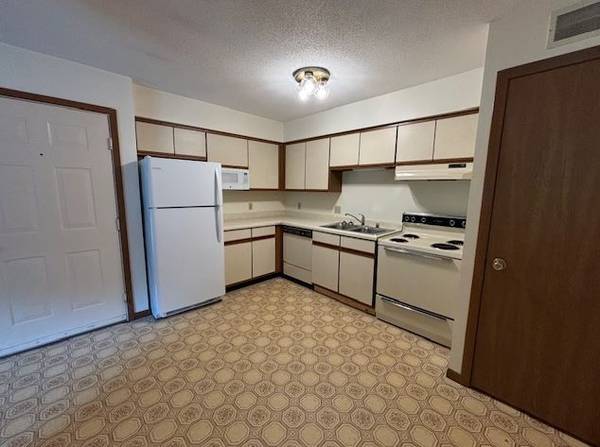 $895 / 2 habs. - 800 pies² - 716 Dutchman Dr. #7 - Disponible agosto 2025 (Chippewa Falls, WI)63181767416833121