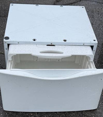 Laundry machine riser 1