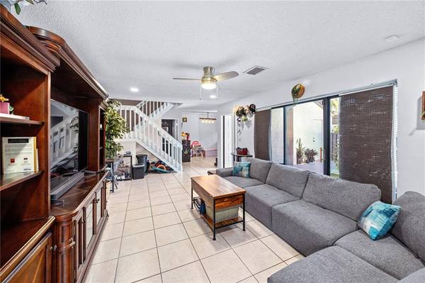 $320,000 / 2br - ██ 	Spacious & inviting 2-bedroom, 2.5-bath townhouse in the Township (Coconut Creek)63379589959811123